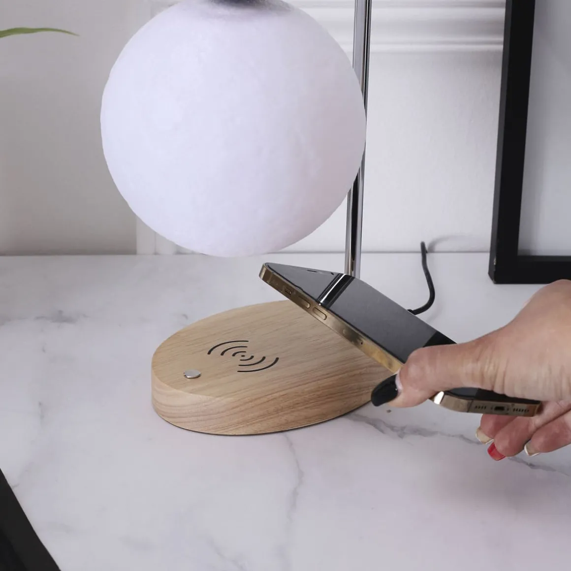 La Chaise Longue Luminaire-LAMPE CHARGEUR GRAVITY MOON