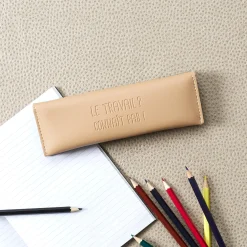 La Chaise Longue Loisirs & Entretien-TROUSSE A CRAYONS LE TRAVAIL, CONNAIT PAS