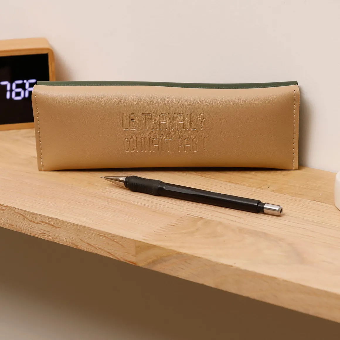 La Chaise Longue Loisirs & Entretien-TROUSSE A CRAYONS LE TRAVAIL, CONNAIT PAS